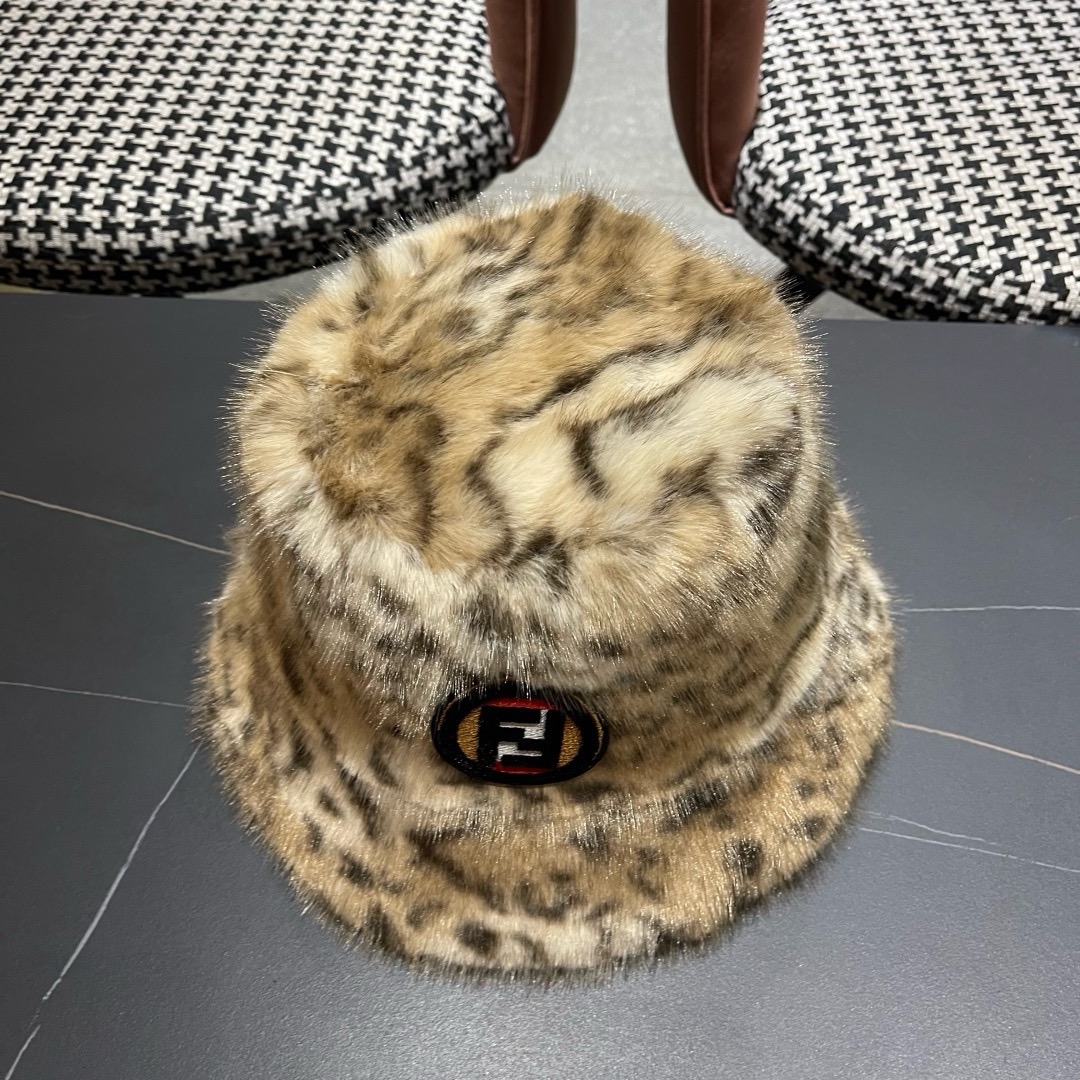 芬迪fendl2025新款豹纹保暖毛绒盆帽网红秋冬渔夫帽加厚加绒小众女款复古百搭毛