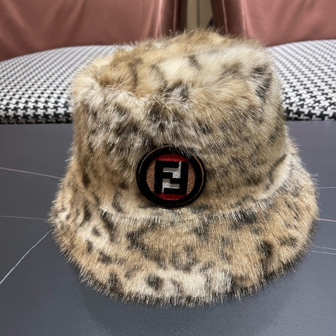 芬迪fendl2025新款豹纹保暖毛绒盆帽网红秋冬渔夫帽加厚加绒小众女款复古百搭毛