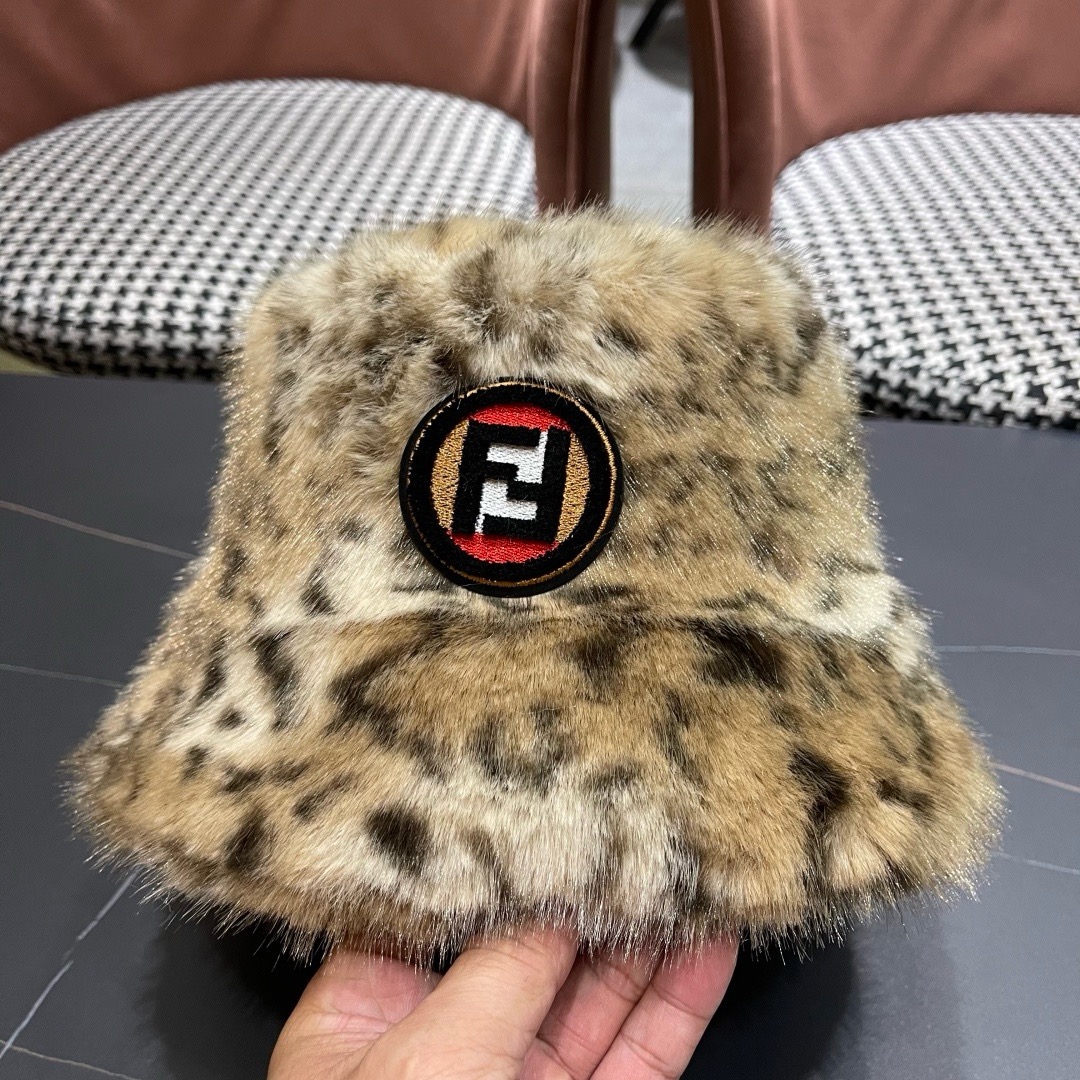 芬迪fendl2025新款豹纹保暖毛绒盆帽网红秋冬渔夫帽加厚加绒小众女款复古百搭毛