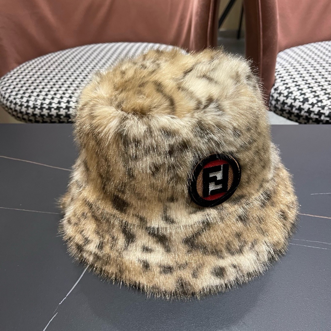 芬迪fendl2025新款豹纹保暖毛绒盆帽网红秋冬渔夫帽加厚加绒小众女款复古百搭毛