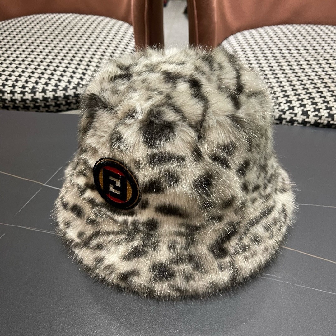芬迪fendl2025新款豹纹保暖毛绒盆帽网红秋冬渔夫帽加厚加绒小众女款复古百搭毛