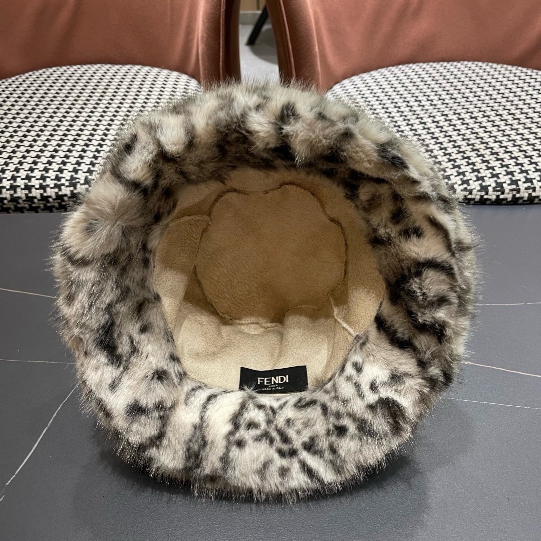 芬迪fendl2025新款豹纹保暖毛绒盆帽网红秋冬渔夫帽加厚加绒小众女款复古百搭毛