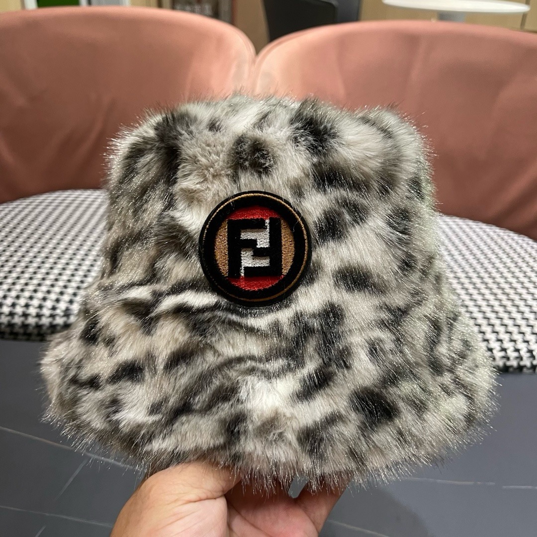 芬迪fendl2025新款豹纹保暖毛绒盆帽网红秋冬渔夫帽加厚加绒小众女款复古百搭毛