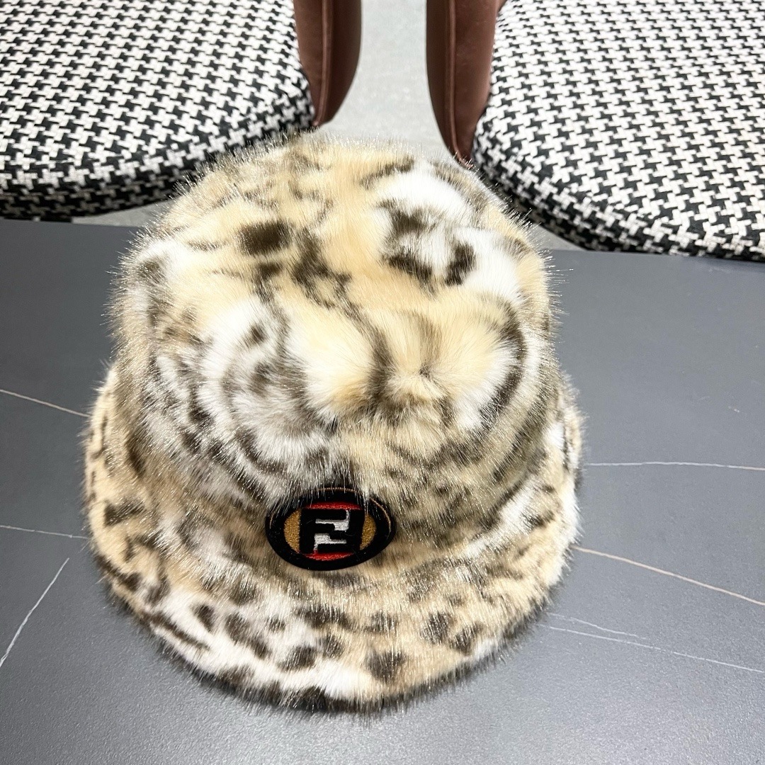 芬迪fendl2025新款豹纹保暖毛绒盆帽网红秋冬渔夫帽加厚加绒小众女款复古百搭毛