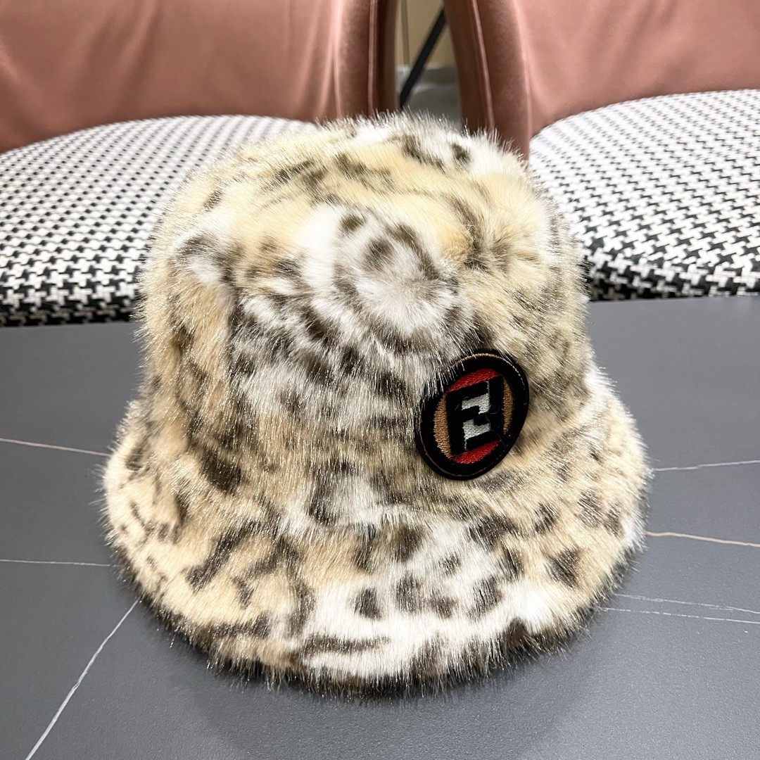 芬迪fendl2025新款豹纹保暖毛绒盆帽网红秋冬渔夫帽加厚加绒小众女款复古百搭毛