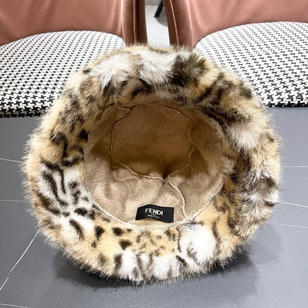 芬迪fendl2025新款豹纹保暖毛绒盆帽网红秋冬渔夫帽加厚加绒小众女款复古百搭毛