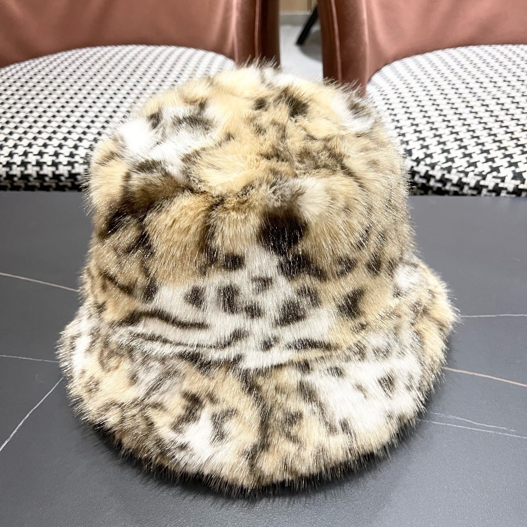 芬迪fendl2025新款豹纹保暖毛绒盆帽网红秋冬渔夫帽加厚加绒小众女款复古百搭毛