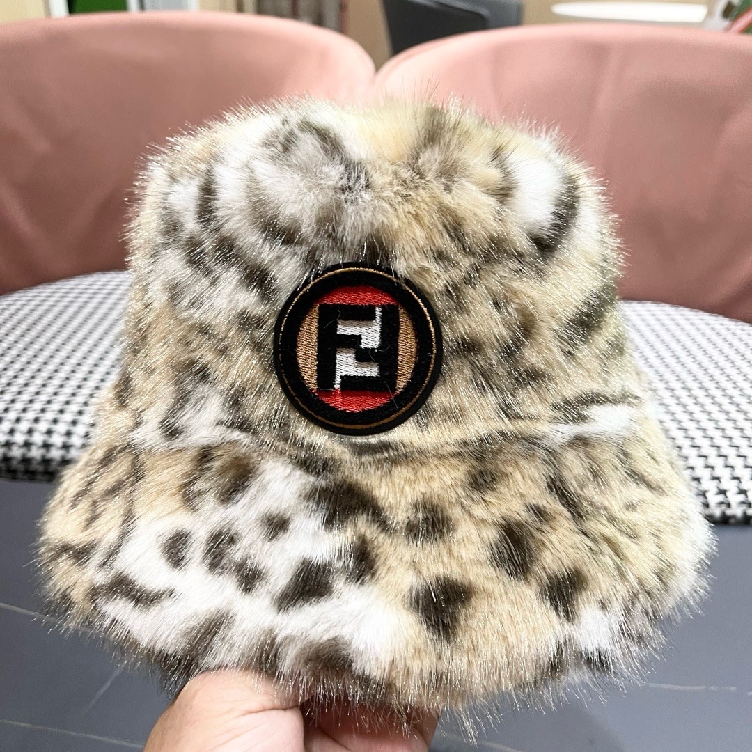 芬迪fendl2025新款豹纹保暖毛绒盆帽网红秋冬渔夫帽加厚加绒小众女款复古百搭毛