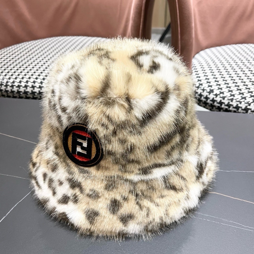 芬迪fendl2025新款豹纹保暖毛绒盆帽网红秋冬渔夫帽加厚加绒小众女款复古百搭毛