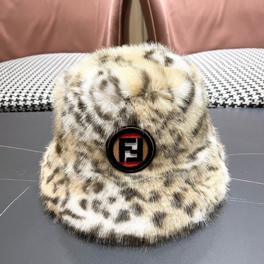芬迪fendl2025新款豹纹保暖毛绒盆帽网红秋冬渔夫帽加厚加绒小众女款复古百搭毛