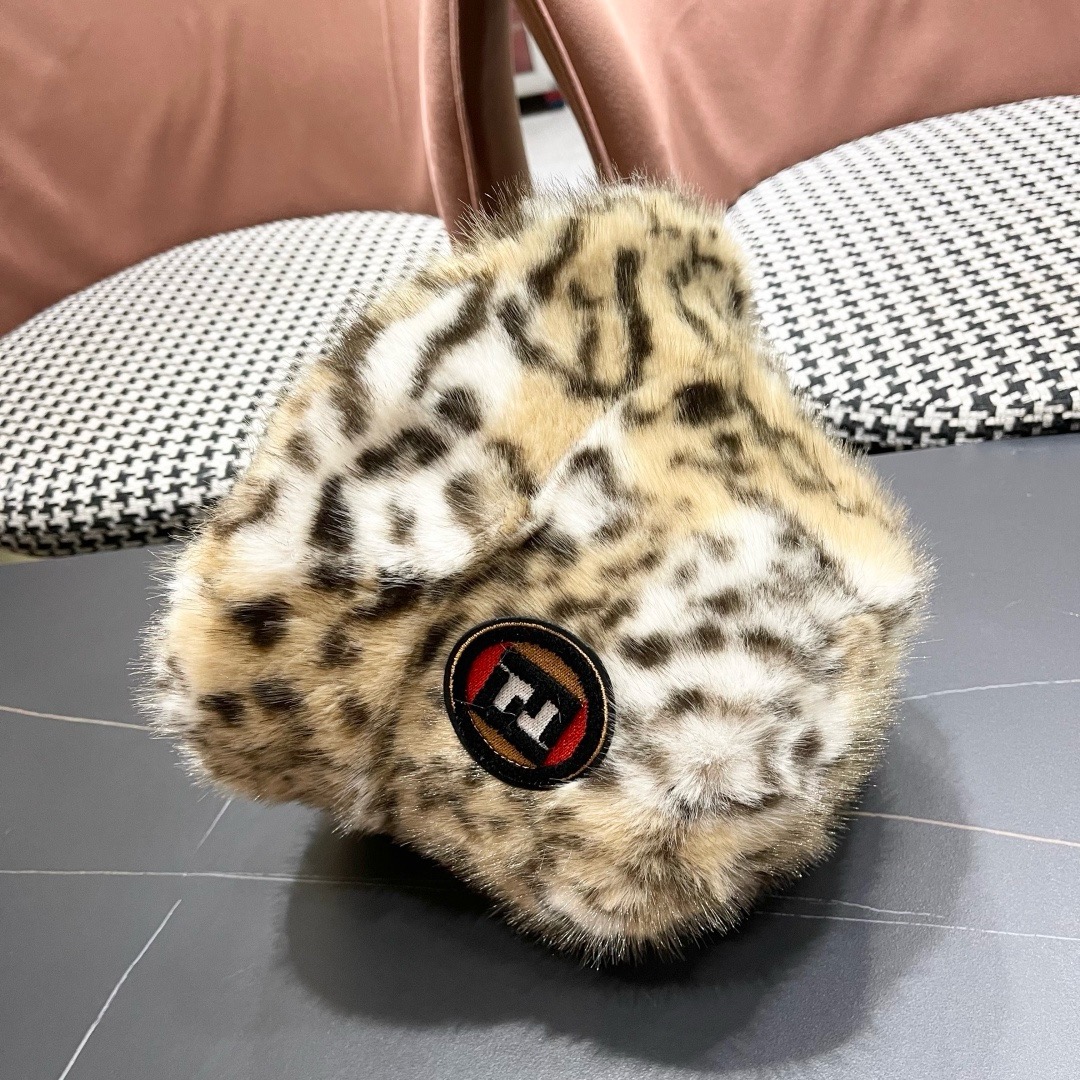 芬迪fendl2025新款豹纹保暖毛绒盆帽网红秋冬渔夫帽加厚加绒小众女款复古百搭毛