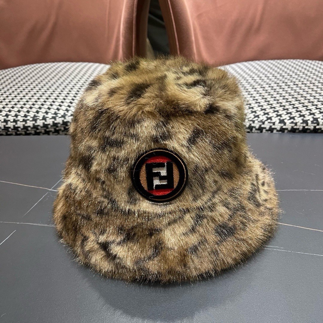 芬迪fendl2025新款豹纹保暖毛绒盆帽网红秋冬渔夫帽加厚加绒小众女款复古百搭毛