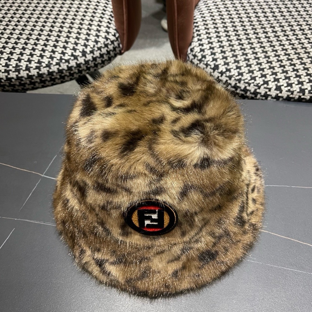 芬迪fendl2025新款豹纹保暖毛绒盆帽网红秋冬渔夫帽加厚加绒小众女款复古百搭毛
