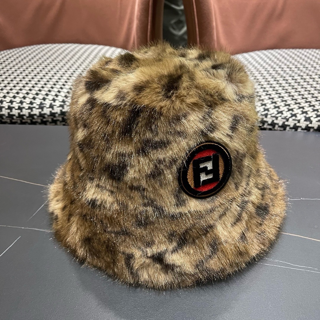 芬迪fendl2025新款豹纹保暖毛绒盆帽网红秋冬渔夫帽加厚加绒小众女款复古百搭毛