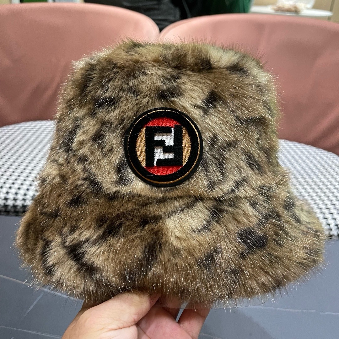 芬迪fendl2025新款豹纹保暖毛绒盆帽网红秋冬渔夫帽加厚加绒小众女款复古百搭毛