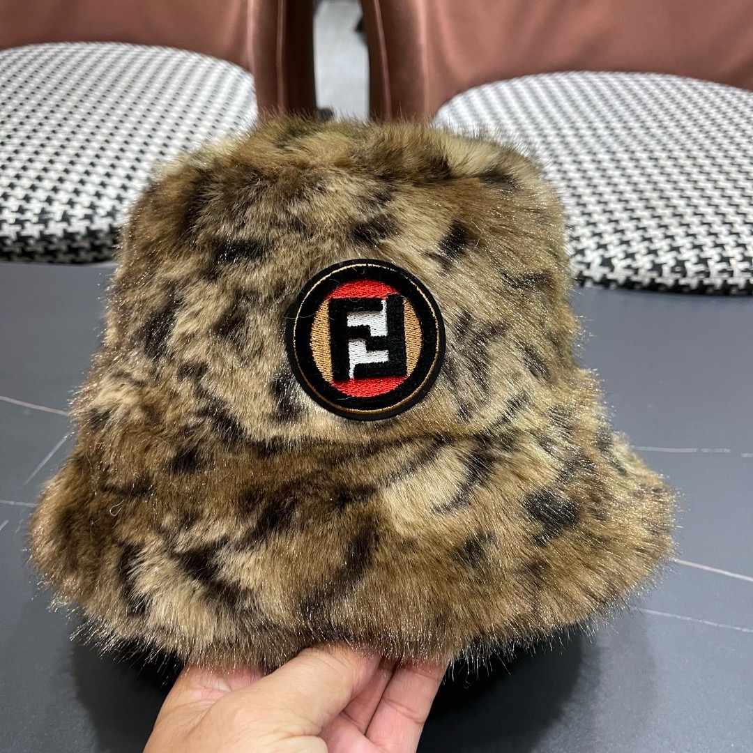 芬迪fendl2025新款豹纹保暖毛绒盆帽网红秋冬渔夫帽加厚加绒小众女款复古百搭毛