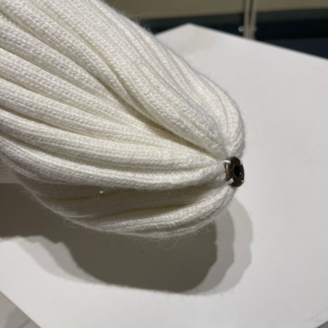 🧢普拉达PRADA👒 秋冬专柜针织毛线帽，超火爆💖质感一流，出街超好搭配！减龄神器