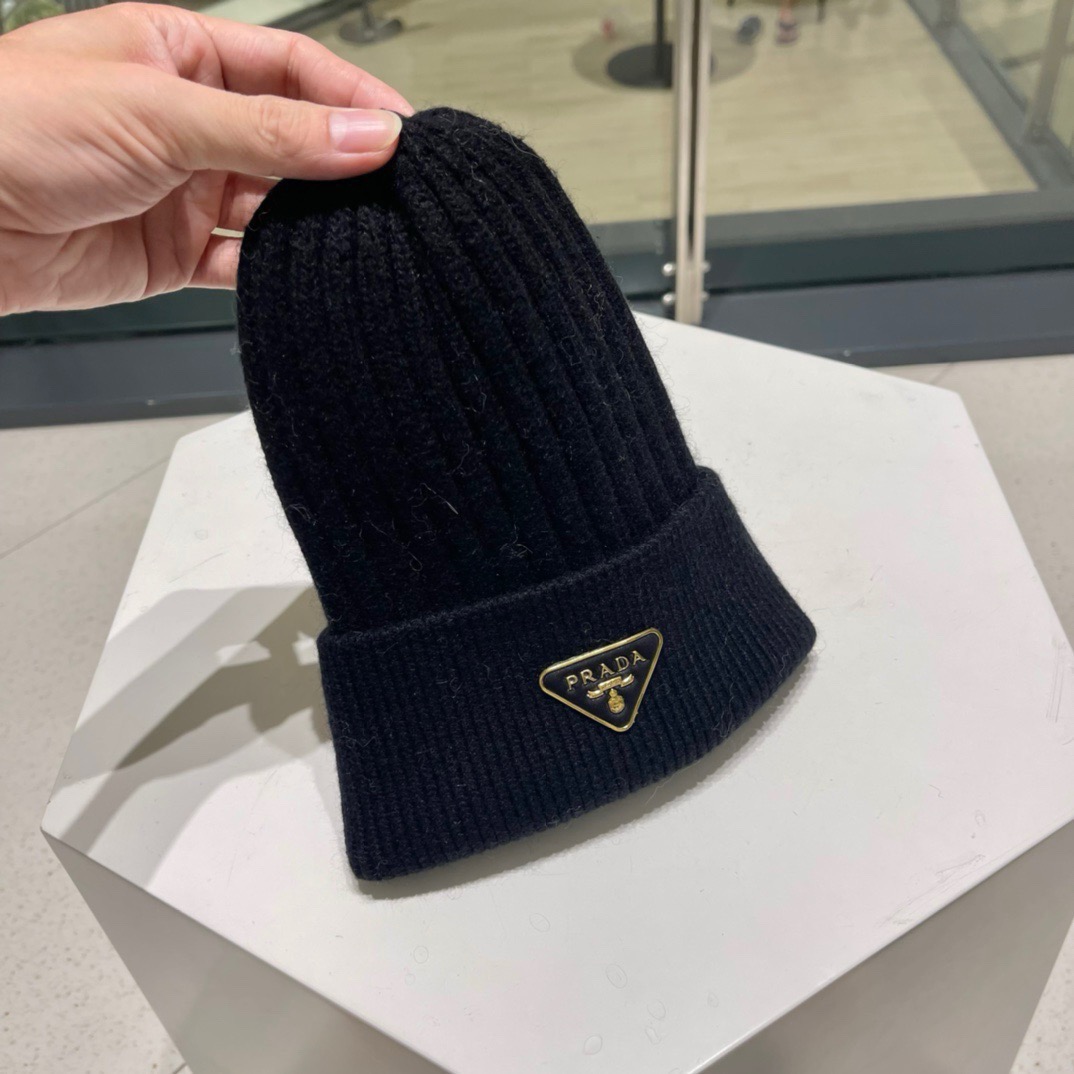 🧢普拉达PRADA👒 秋冬专柜针织毛线帽，超火爆💖质感一流，出街超好搭配！减龄神器