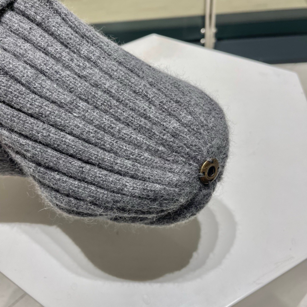 🧢普拉达PRADA👒 秋冬专柜针织毛线帽，超火爆💖质感一流，出街超好搭配！减龄神器