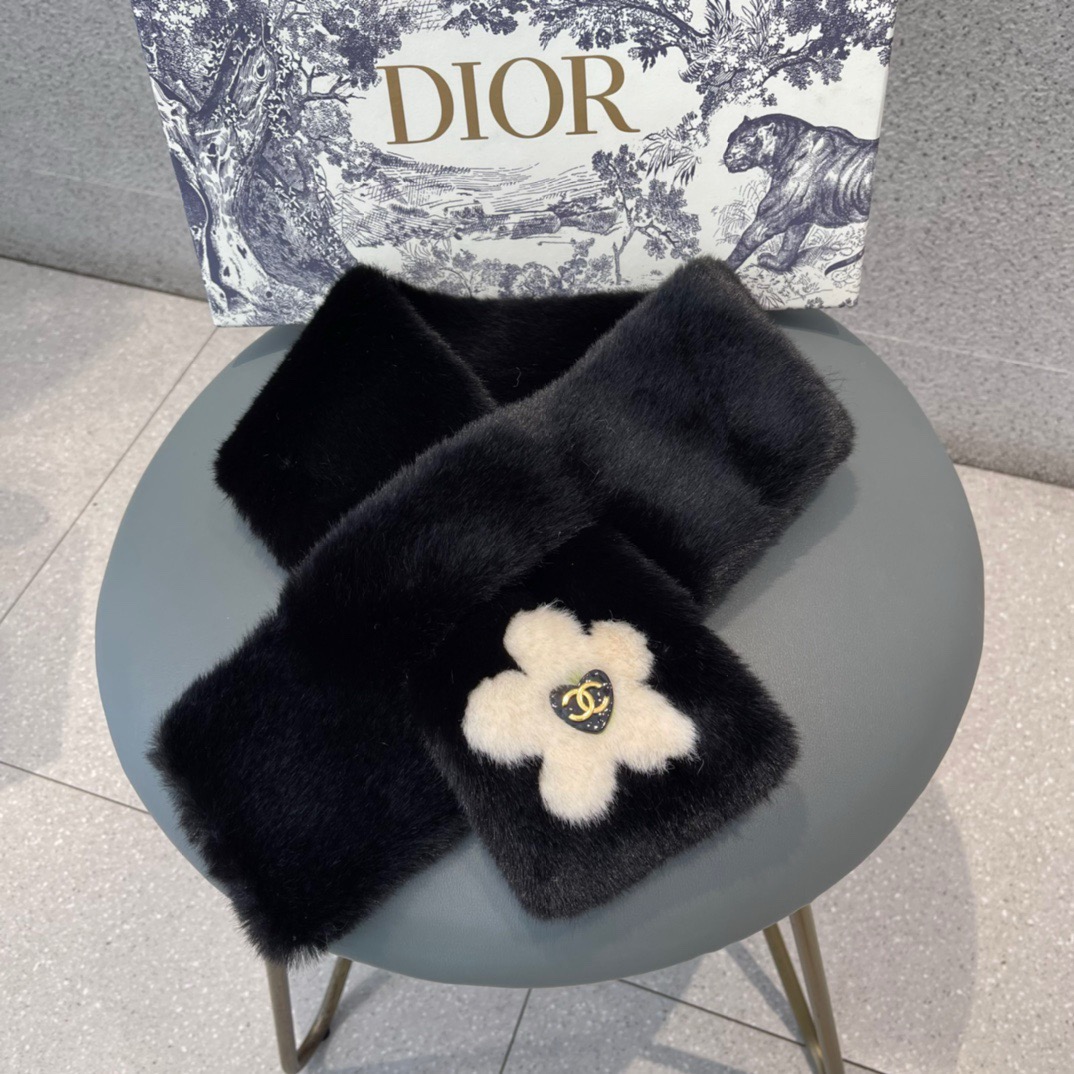 香奈儿Chanel秋冬百搭围脖，纤维毛皮草 超级保暖哦、百搭不脱毛 秋冬必备