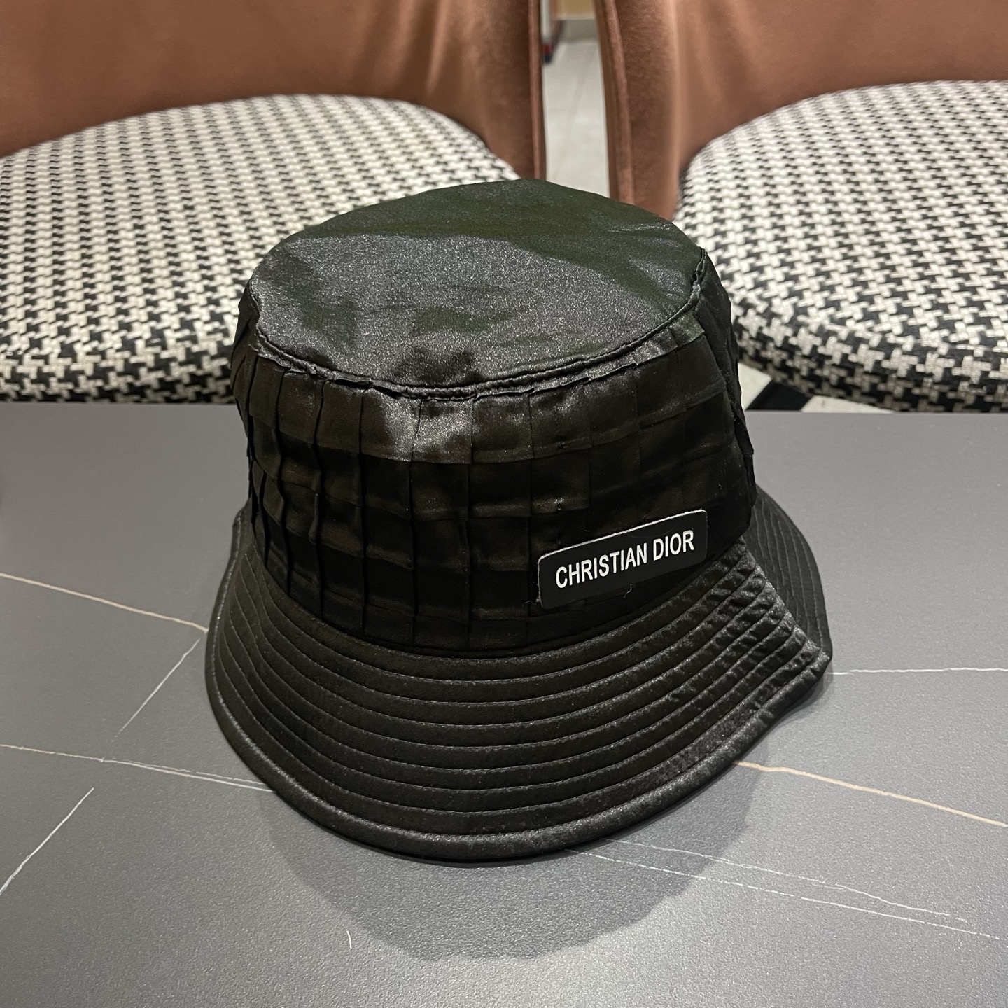 NO:897253,Dior Dior plaid fisherman hat has a super design and is refreshing. The head shape is very good and can be modified into various head shapes. It is a versatile hat, straw hat, fisherman hat, baseball cap, hat, dior, dior, espadrilles, hats19860909Dior迪奥 格子渔夫帽设计感超强,让人耳目一新 头型非常好,可以修饰各种头型,实力百搭款帽子草帽渔夫帽棒球帽,帽子,dior,dior,espadrilles,hats,hat
