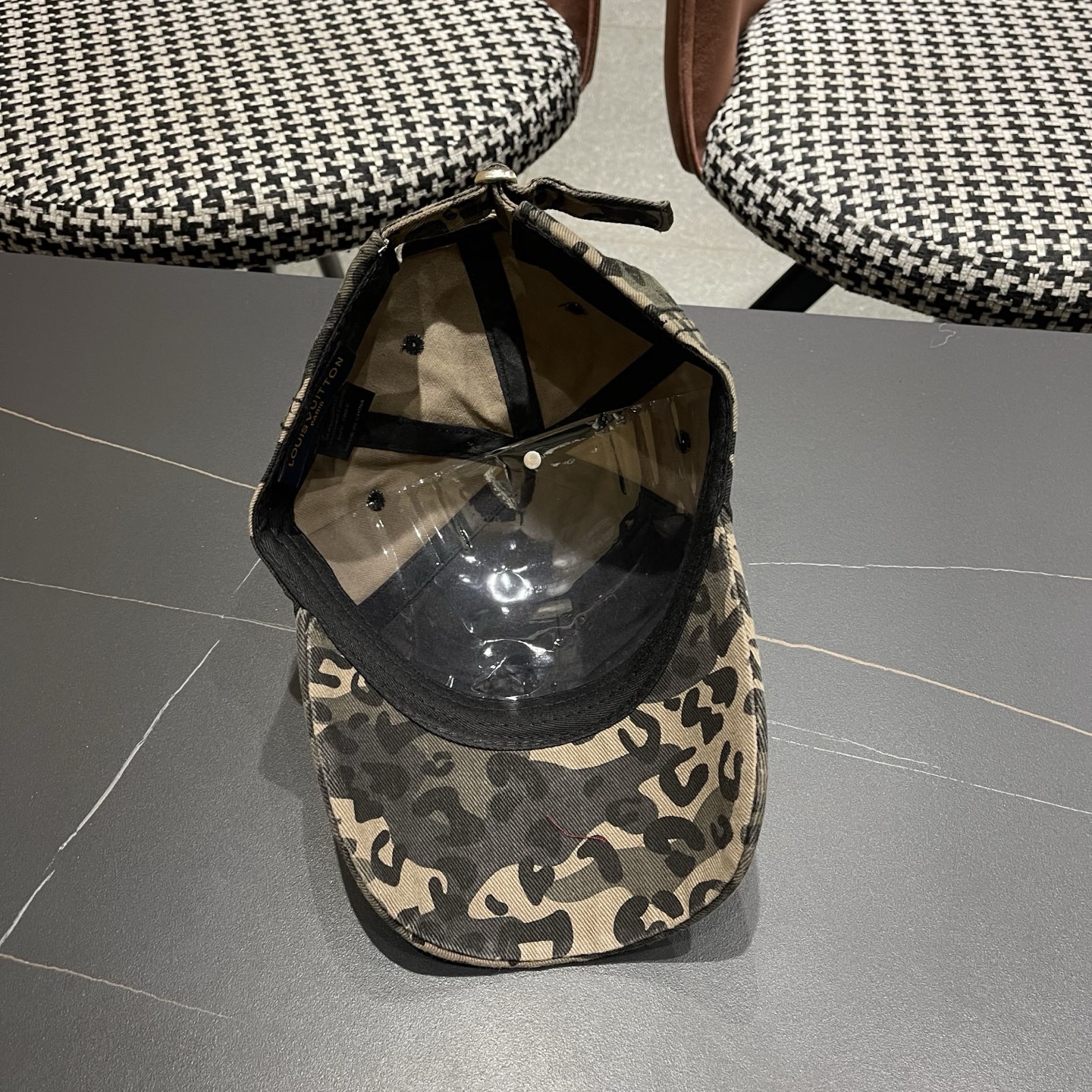 LV 路易威登 美式做旧废土风破洞迷彩棒球帽男女 个性街头嘻哈水洗纯棉鸭舌帽子