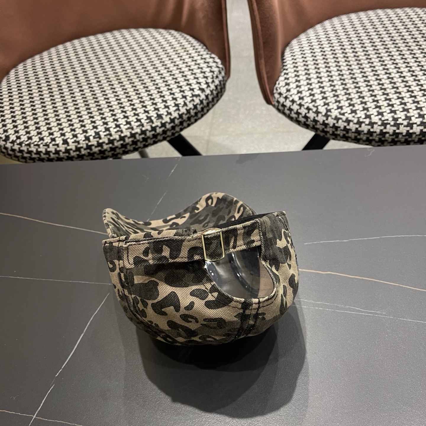 LV 路易威登 美式做旧废土风破洞迷彩棒球帽男女 个性街头嘻哈水洗纯棉鸭舌帽子