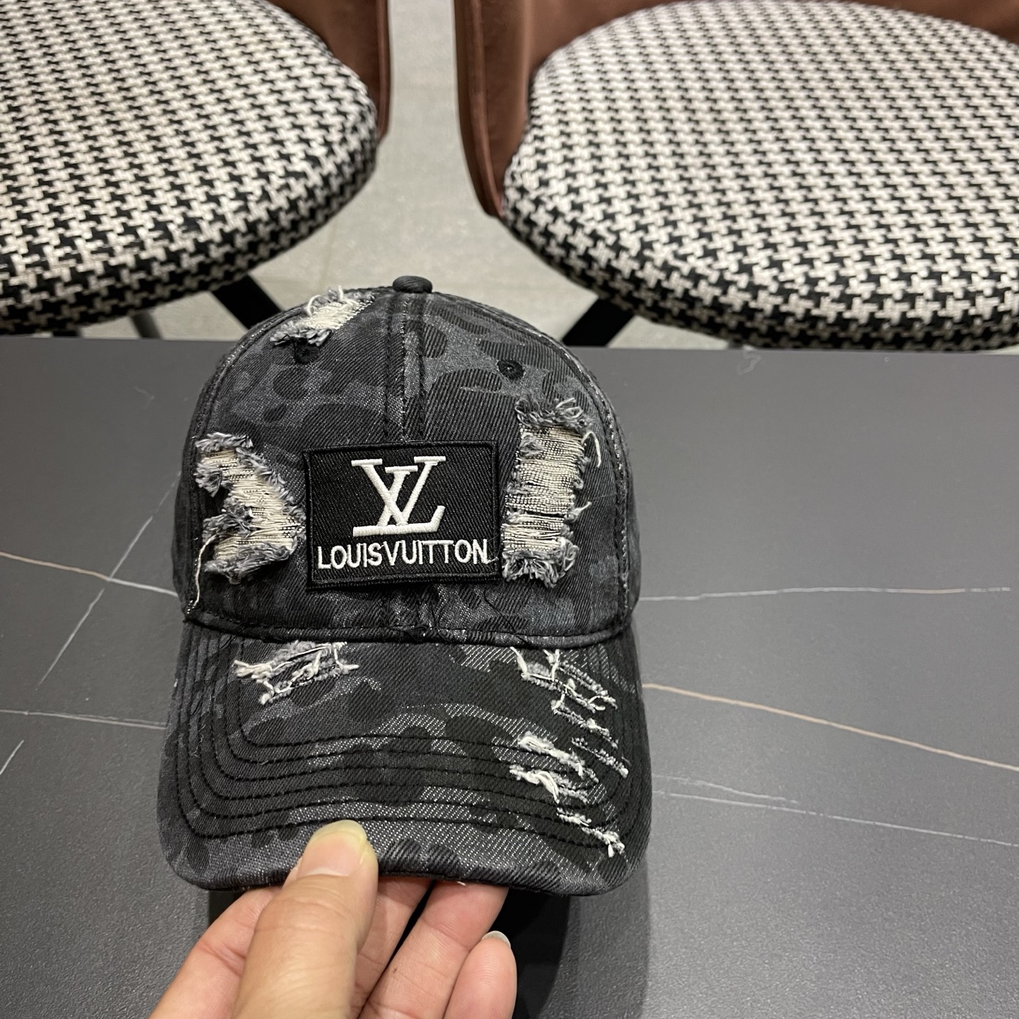 LV 路易威登 美式做旧废土风破洞迷彩棒球帽男女 个性街头嘻哈水洗纯棉鸭舌帽子