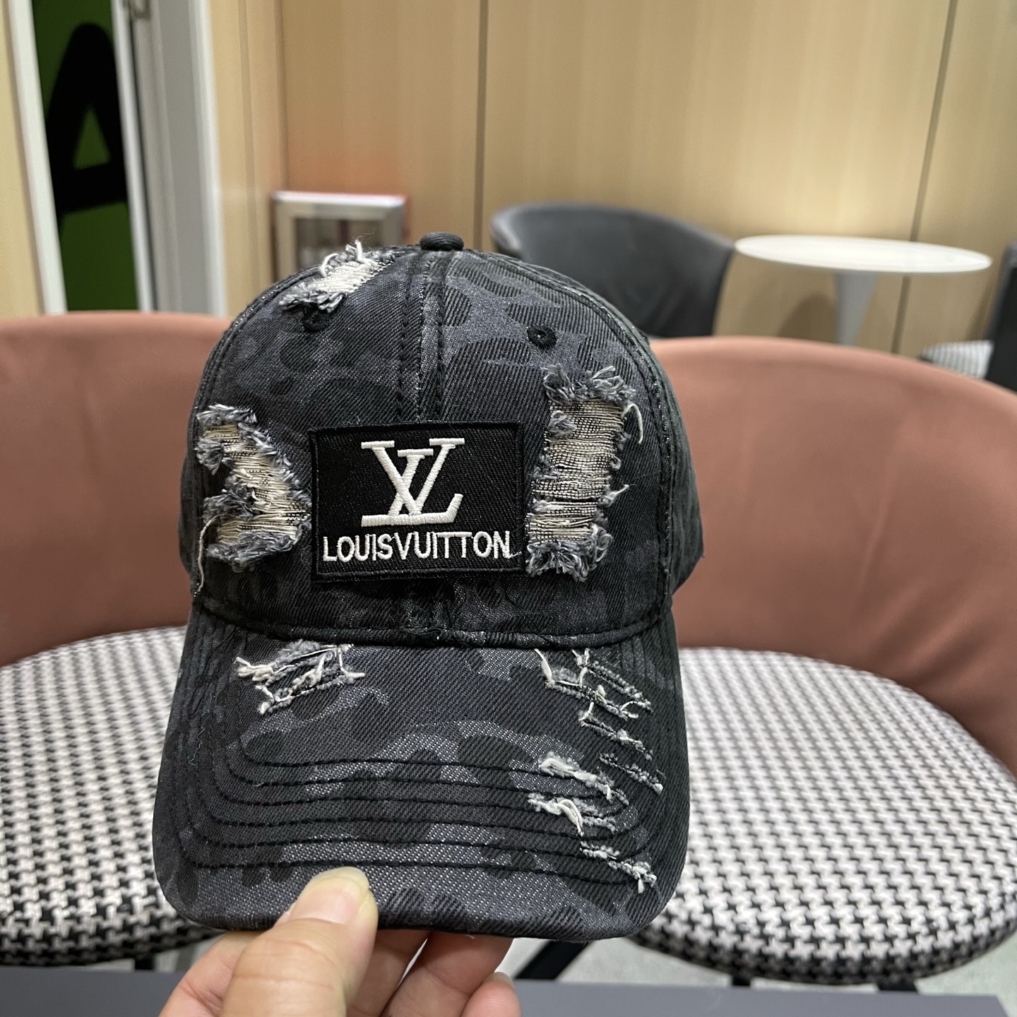 LV 路易威登 美式做旧废土风破洞迷彩棒球帽男女 个性街头嘻哈水洗纯棉鸭舌帽子