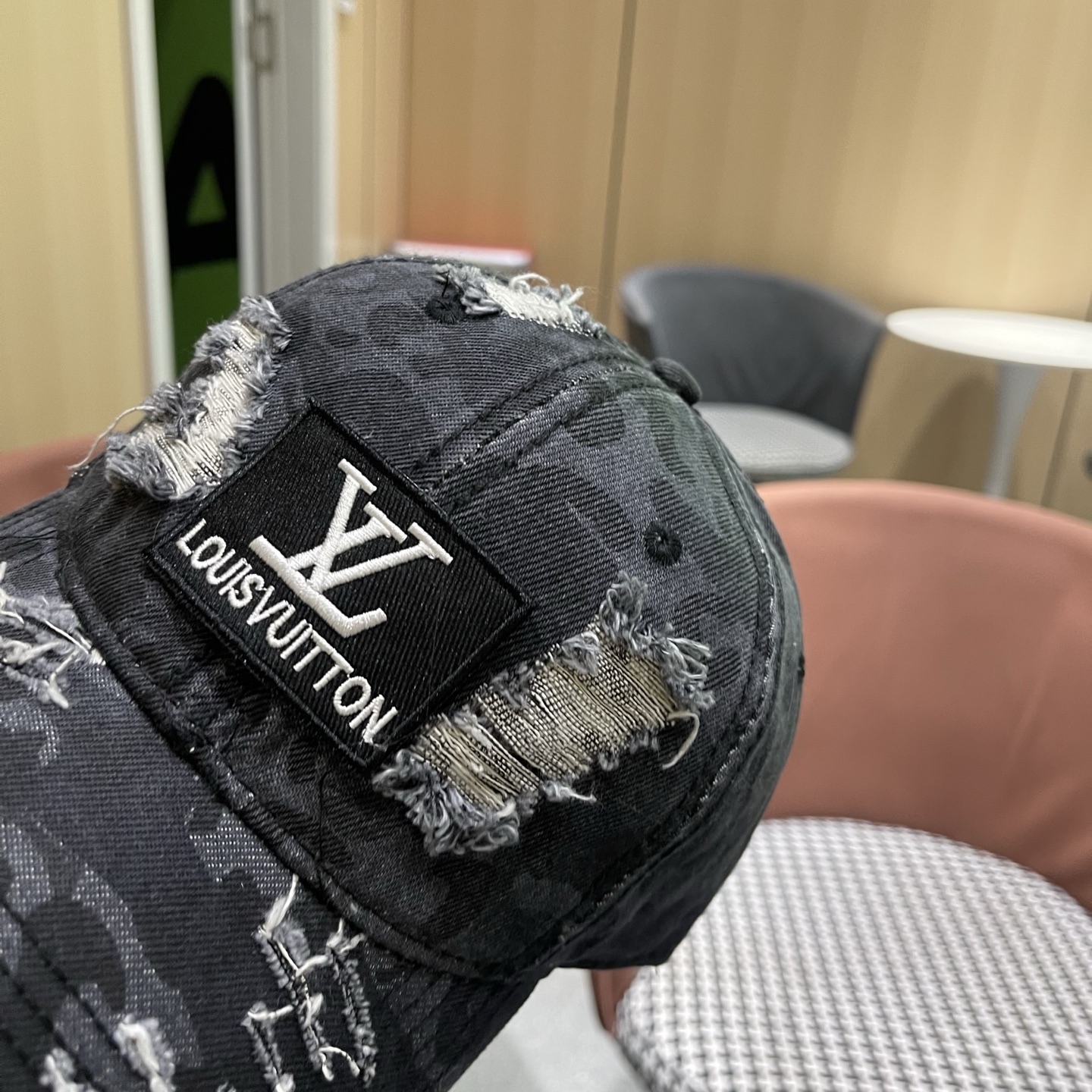 LV 路易威登 美式做旧废土风破洞迷彩棒球帽男女 个性街头嘻哈水洗纯棉鸭舌帽子
