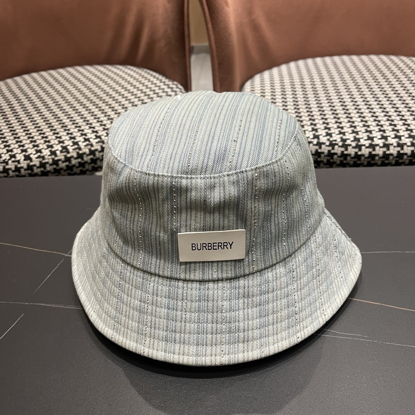 NO:897259,Burberry original new new style fisherman hat with diamonds and internet celebrity. Classic and simple original new product, super popular. Hat straw hat fisherman hat baseball cap, hat, burberry, burberry, espadrilles, hats19860909巴宝莉Burberry 原单新款带钻网红爆款渔夫帽 经典简约原单新品,超喜欢火爆 帽子草帽渔夫帽棒球帽,帽子,burberry,burberry,espadrilles,hats,hat