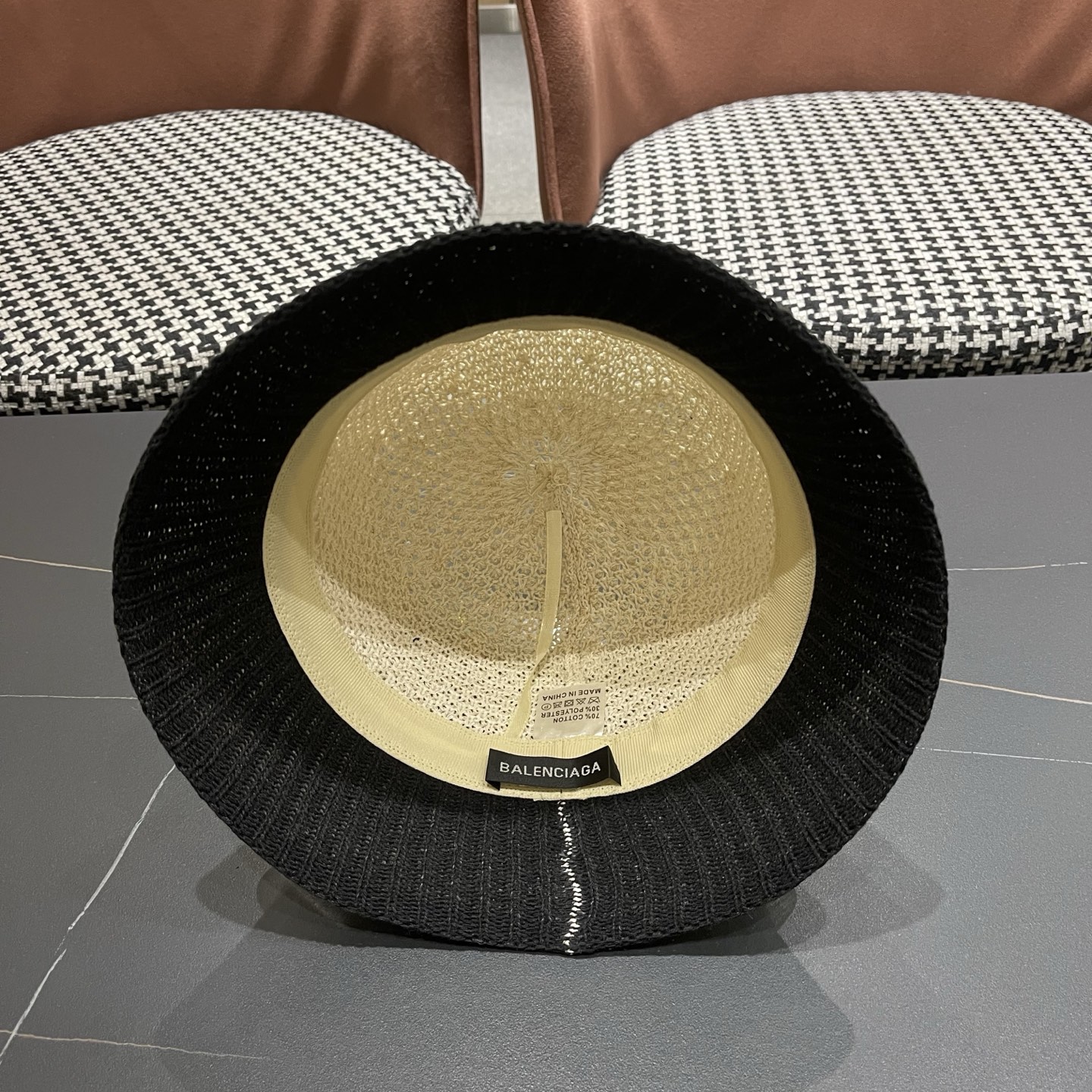 BALENCIAGA巴黎世家 新款春夏出游遮阳防晒透气编织渔夫 帽女简约显脸小水桶帽