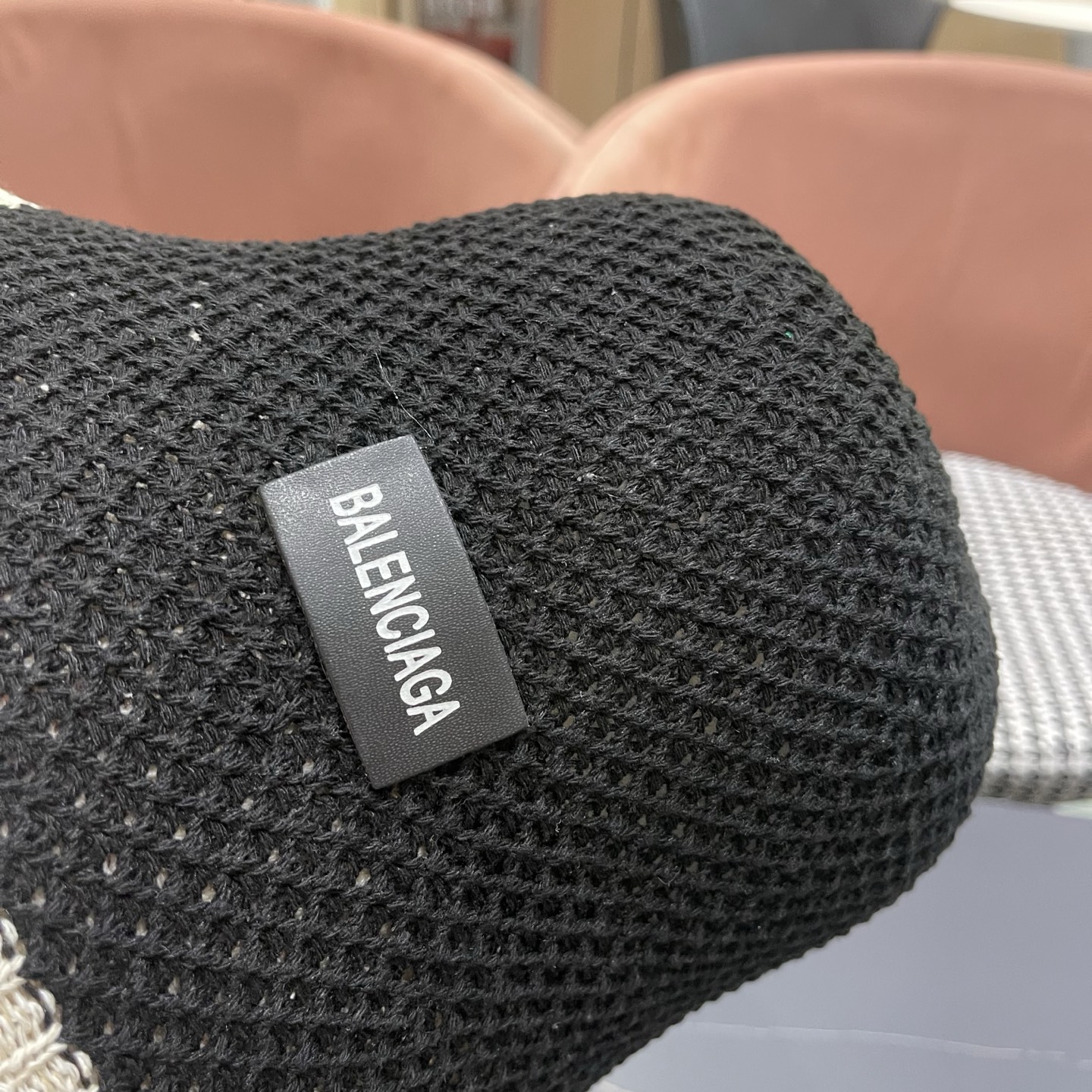 BALENCIAGA巴黎世家 新款春夏出游遮阳防晒透气编织渔夫 帽女简约显脸小水桶帽