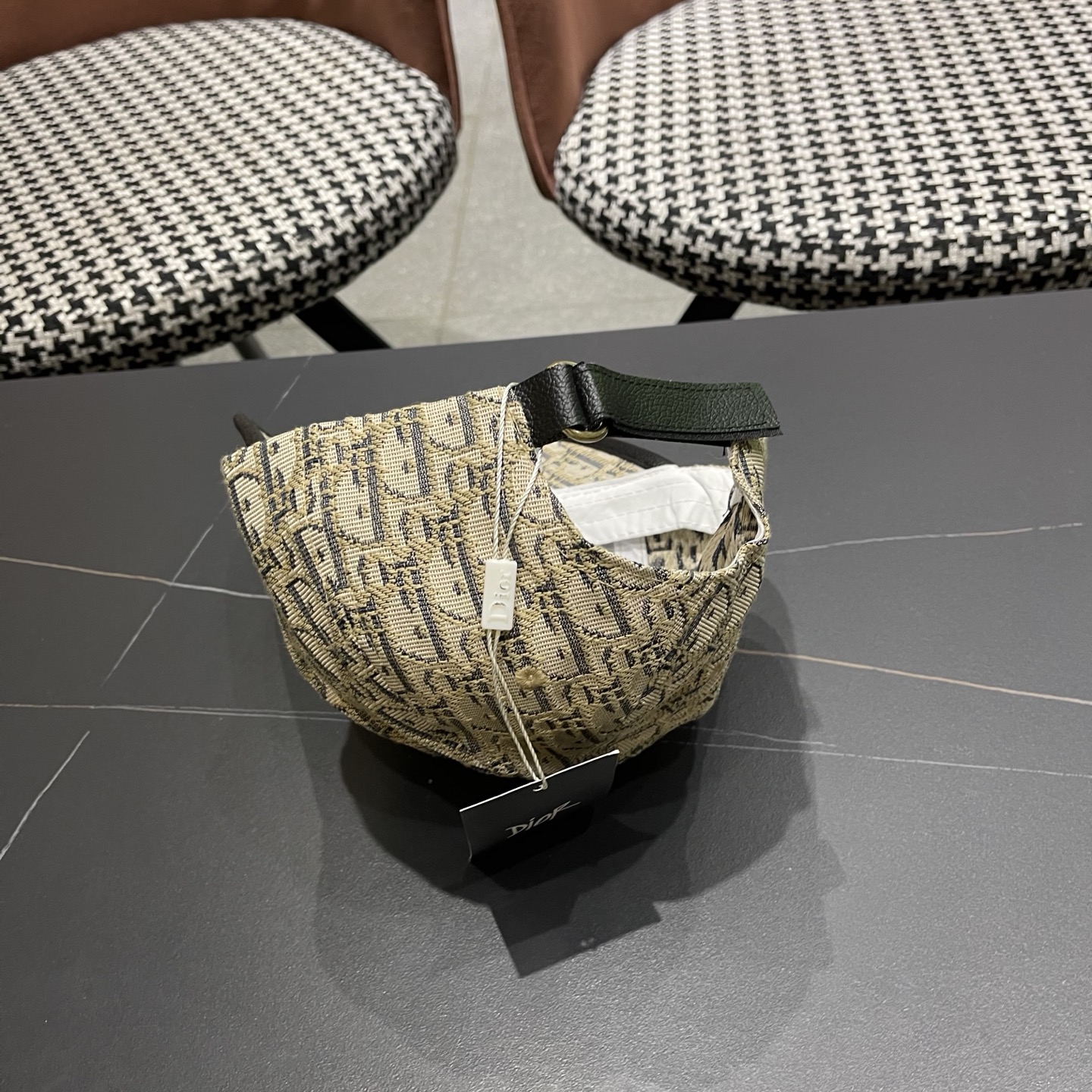 迪奥Dior 新款满印字母帽子男女春款鸭舌帽显脸小硬顶棒球帽户外休闲遮阳帽