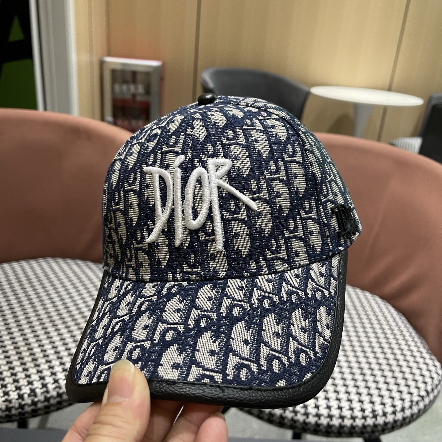 迪奥Dior 新款满印字母帽子男女春款鸭舌帽显脸小硬顶棒球帽户外休闲遮阳帽