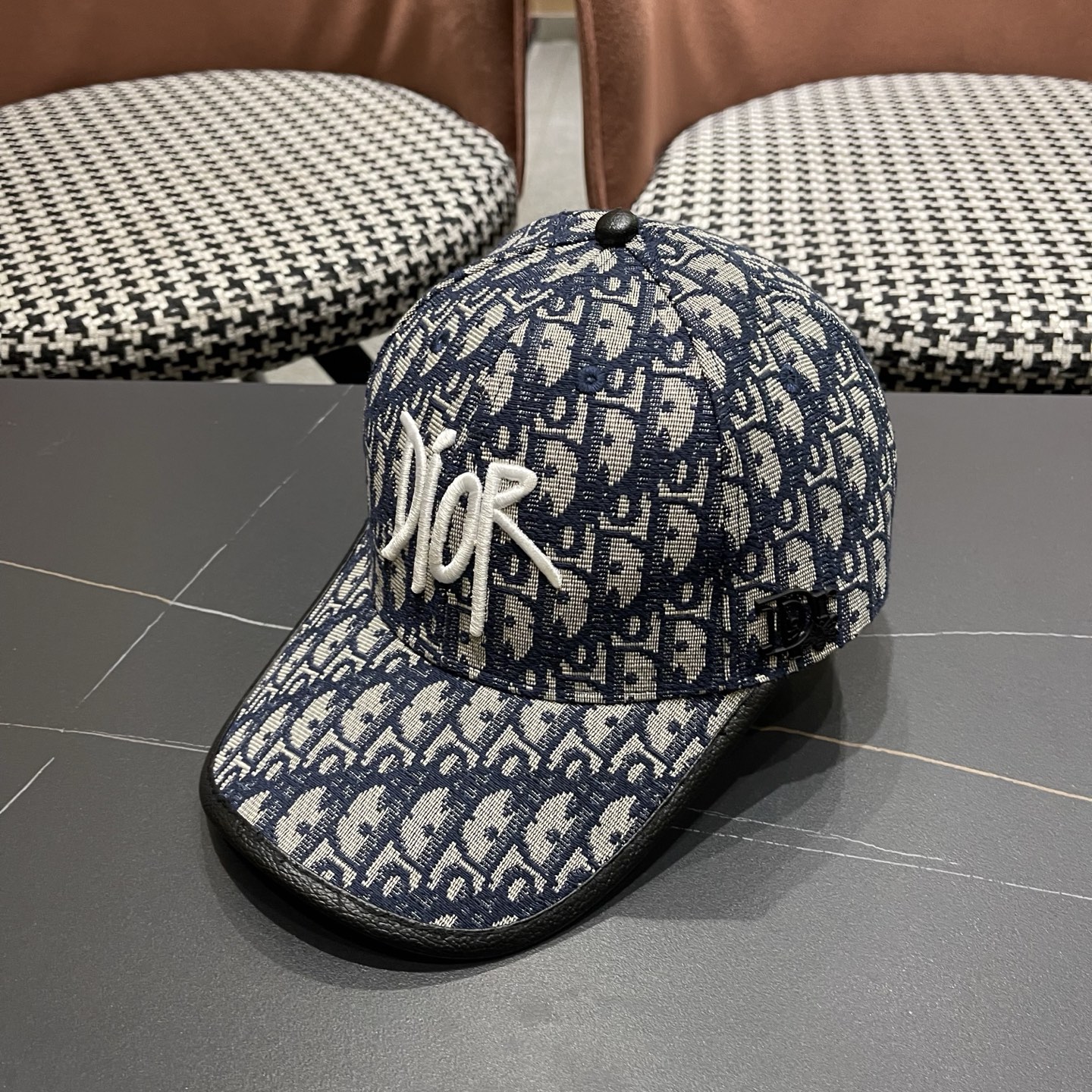 迪奥Dior 新款满印字母帽子男女春款鸭舌帽显脸小硬顶棒球帽户外休闲遮阳帽