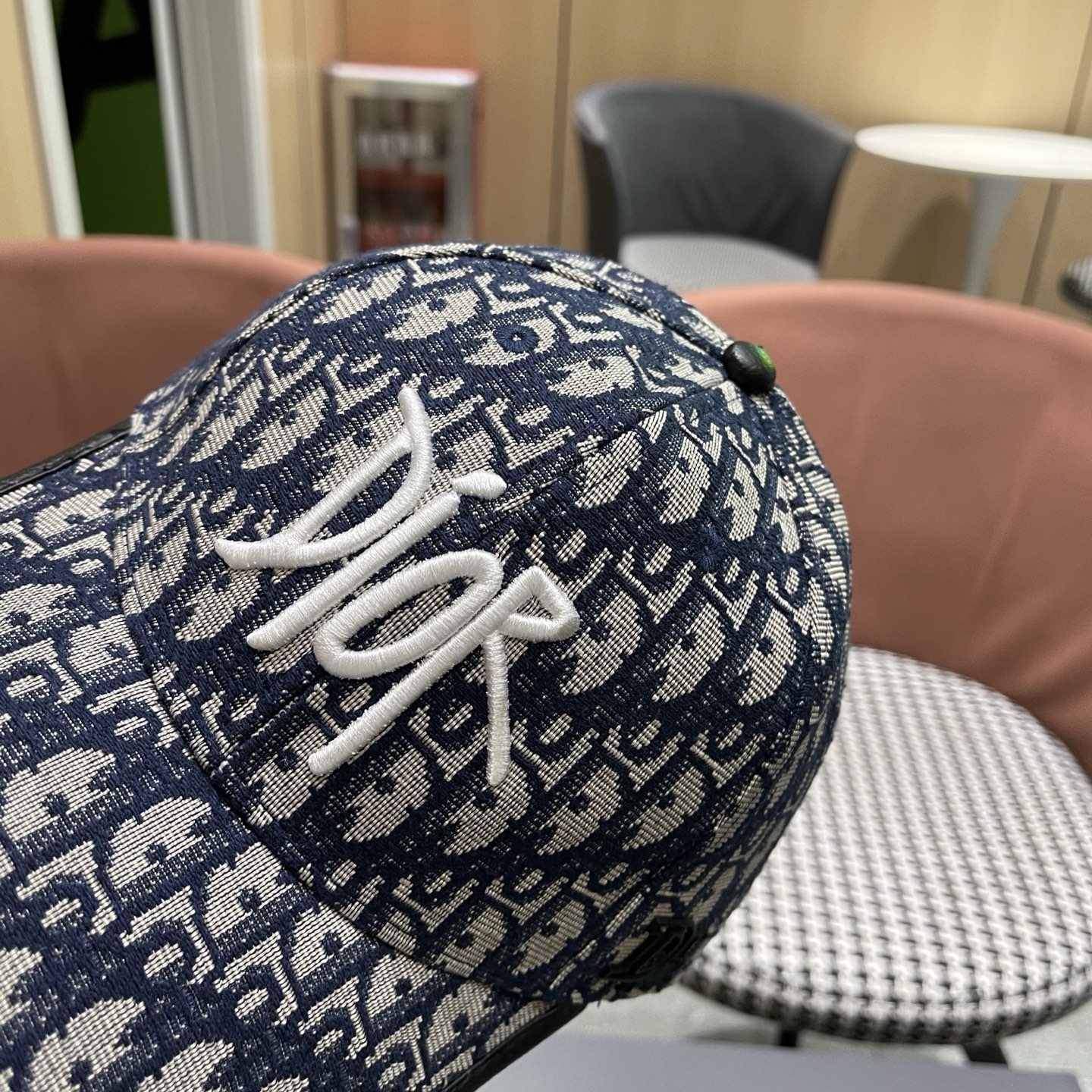 迪奥Dior 新款满印字母帽子男女春款鸭舌帽显脸小硬顶棒球帽户外休闲遮阳帽