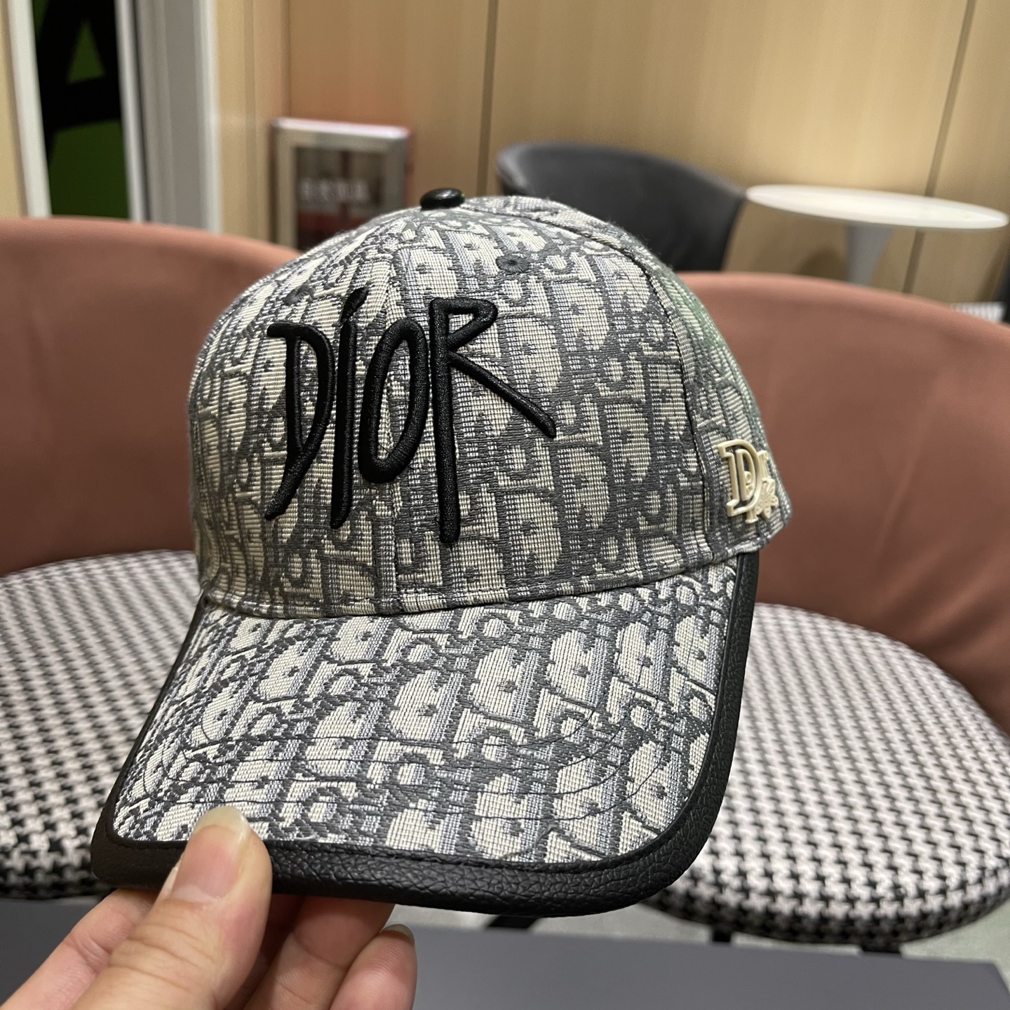 迪奥Dior 新款满印字母帽子男女春款鸭舌帽显脸小硬顶棒球帽户外休闲遮阳帽