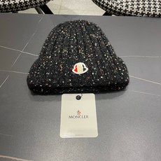 Moncler 日系彩点毛线帽子女秋冬新款防寒护耳保暖冷帽大头围毛球针织帽 Moncler 日系彩点毛线帽子女秋冬新款防寒护耳保暖冷帽大头围毛球针织帽