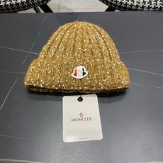 Moncler 日系彩点毛线帽子女秋冬新款防寒护耳保暖冷帽大头围毛球针织帽 Moncler 日系彩点毛线帽子女秋冬新款防寒护耳保暖冷帽大头围毛球针织帽