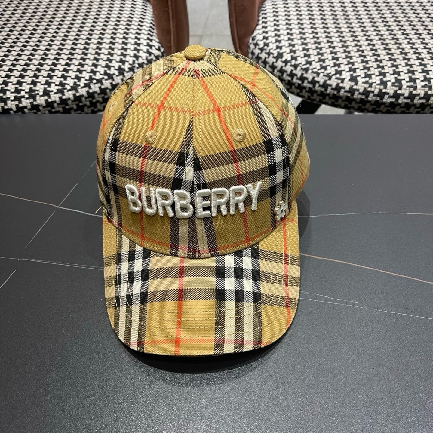 NO:897266,Burberry's latest baseball cap, authentic custom-made mold, new TB pattern, meticulous workmanship, original factory quality, exclusive physical shooting, try your best!  Hats, straw hats, bucket hats, baseball caps, hats, burberry, burberry, espadrilles, hats19860909Burberry（巴宝莉）最新款棒球帽,正品开模订制,全新TB图纹做工细致无瑕,原厂品质,独家实物拍摄,拼手速哦！ 帽子草帽渔夫帽棒球帽,帽子,burberry,burberry,espadrilles,hats,hat