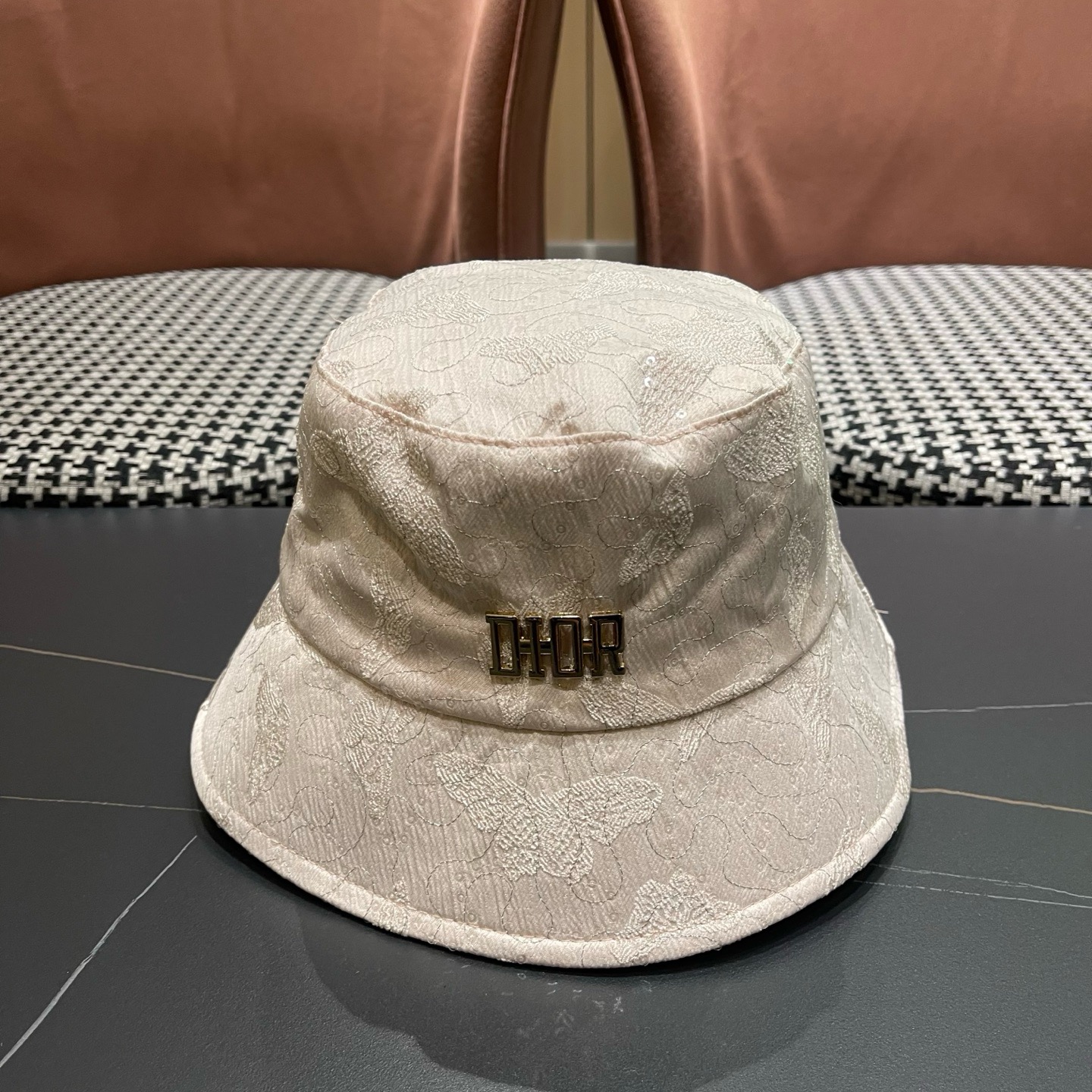 Dior(迪奥)新款渔夫帽， 精致純也格调很有感觉，很酷很时尚，质量超赞 