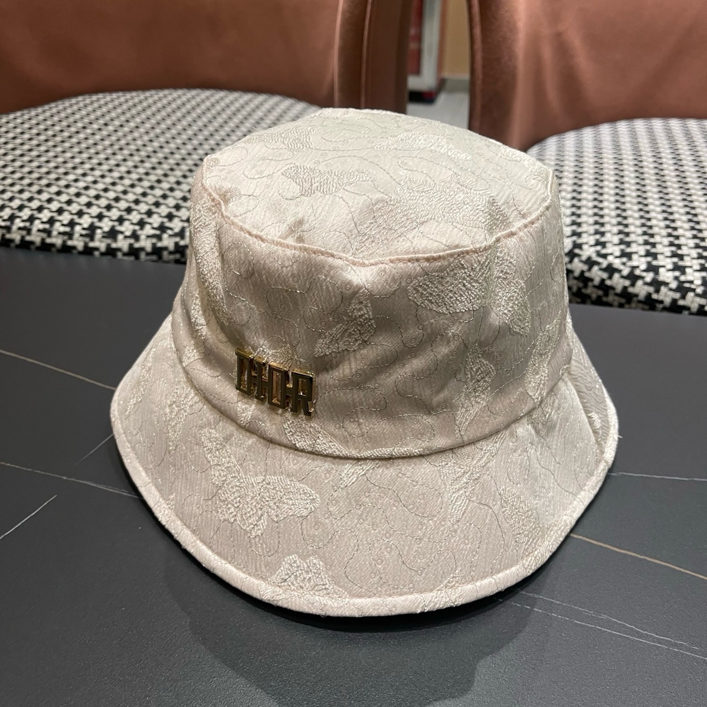 Dior(迪奥)新款渔夫帽， 精致純也格调很有感觉，很酷很时尚，质量超赞 