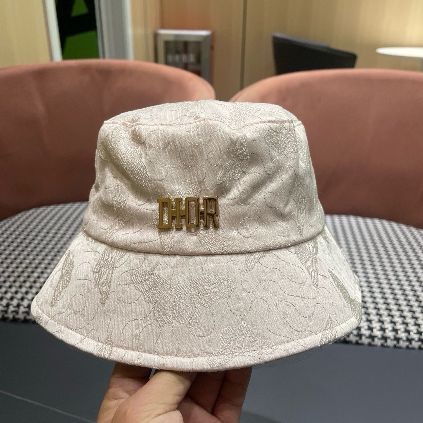 Dior(迪奥)新款渔夫帽， 精致純也格调很有感觉，很酷很时尚，质量超赞 