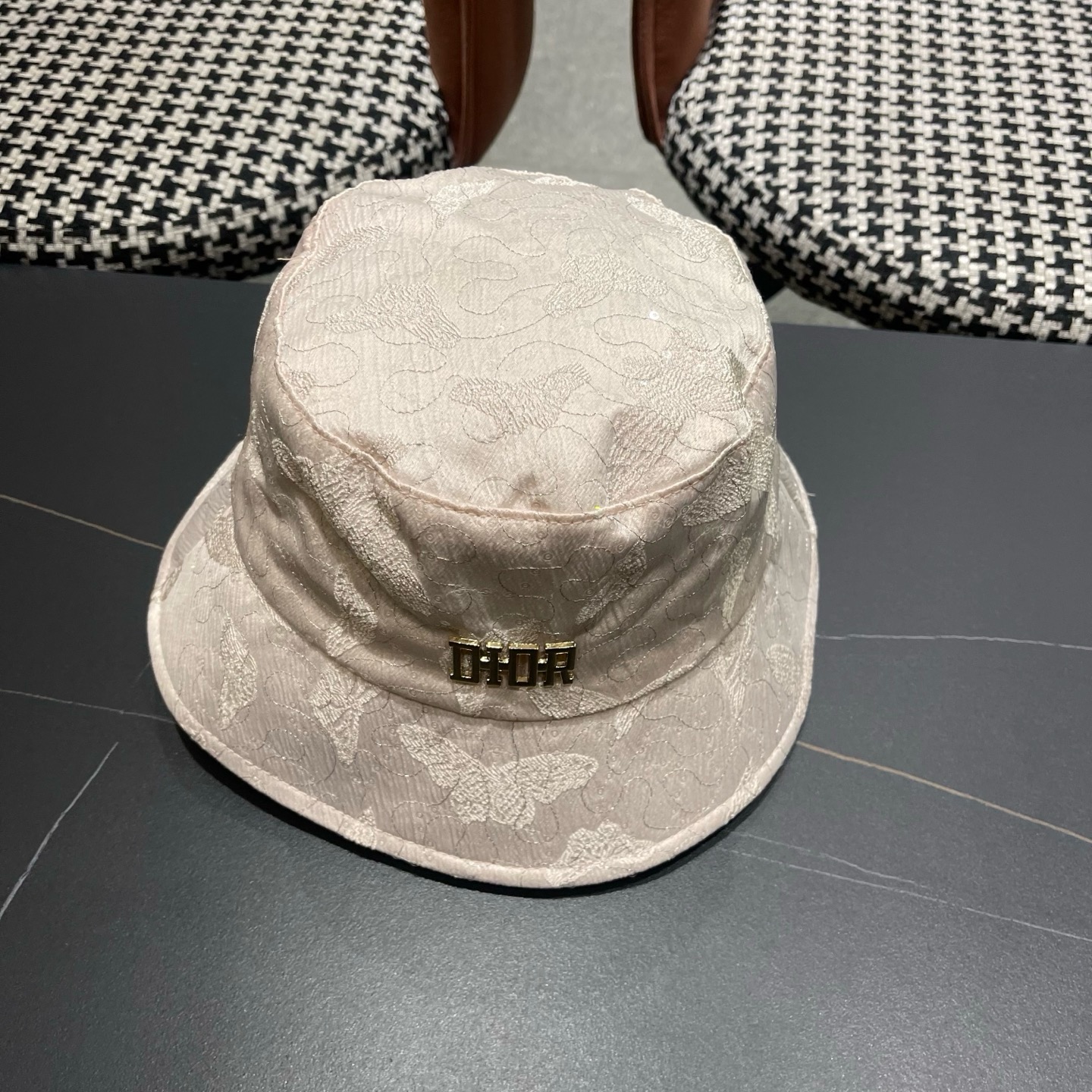 Dior(迪奥)新款渔夫帽， 精致純也格调很有感觉，很酷很时尚，质量超赞 