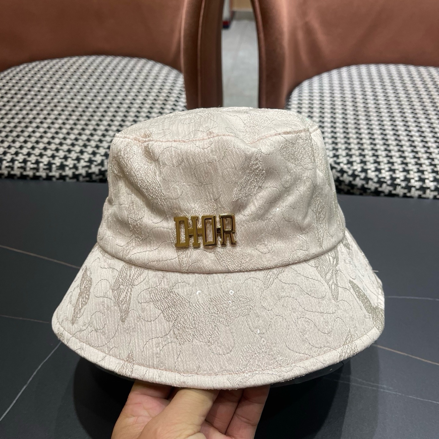 Dior(迪奥)新款渔夫帽， 精致純也格调很有感觉，很酷很时尚，质量超赞 