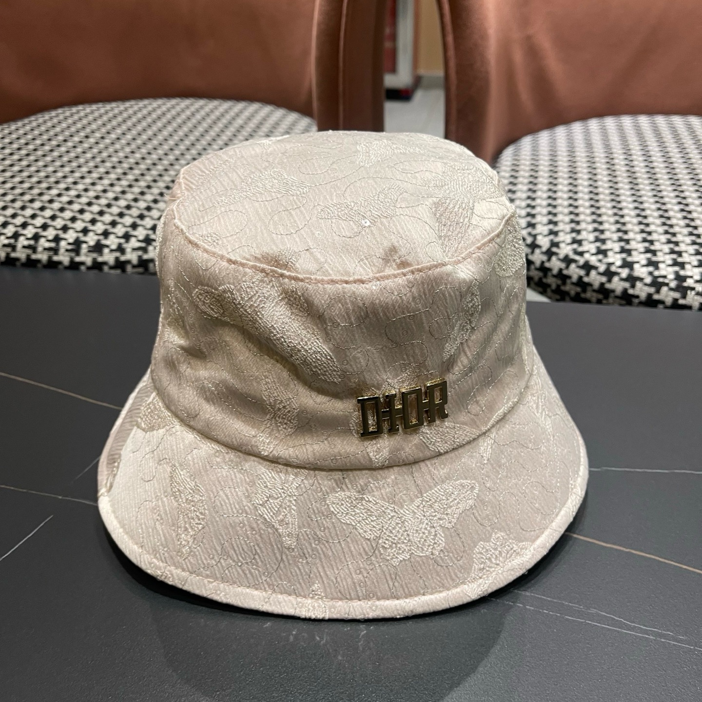 Dior(迪奥)新款渔夫帽， 精致純也格调很有感觉，很酷很时尚，质量超赞 