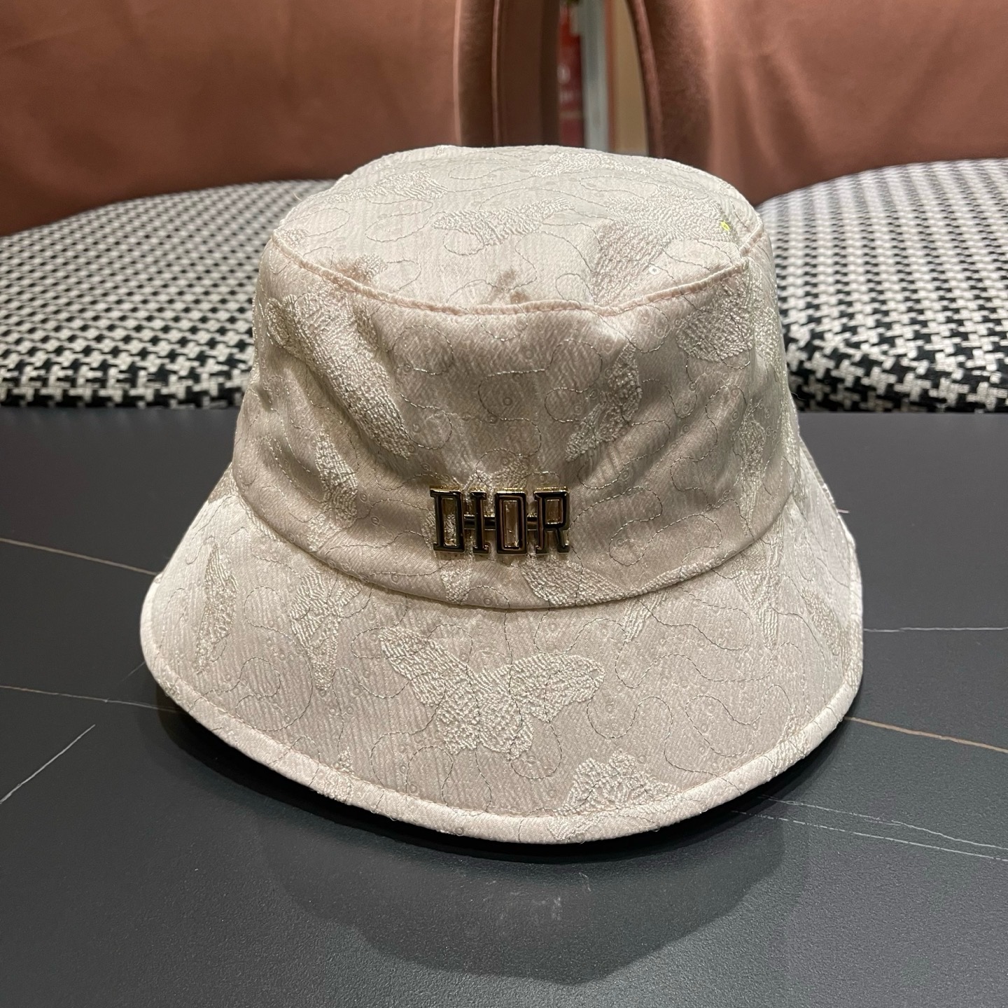 Dior(迪奥)新款渔夫帽， 精致純也格调很有感觉，很酷很时尚，质量超赞 
