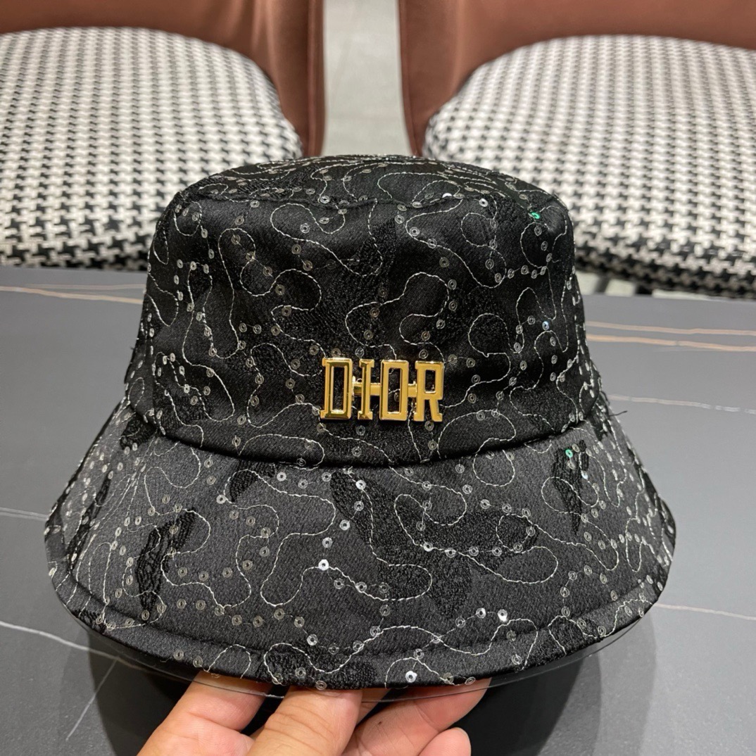 Dior(迪奥)新款渔夫帽， 精致純也格调很有感觉，很酷很时尚，质量超赞 