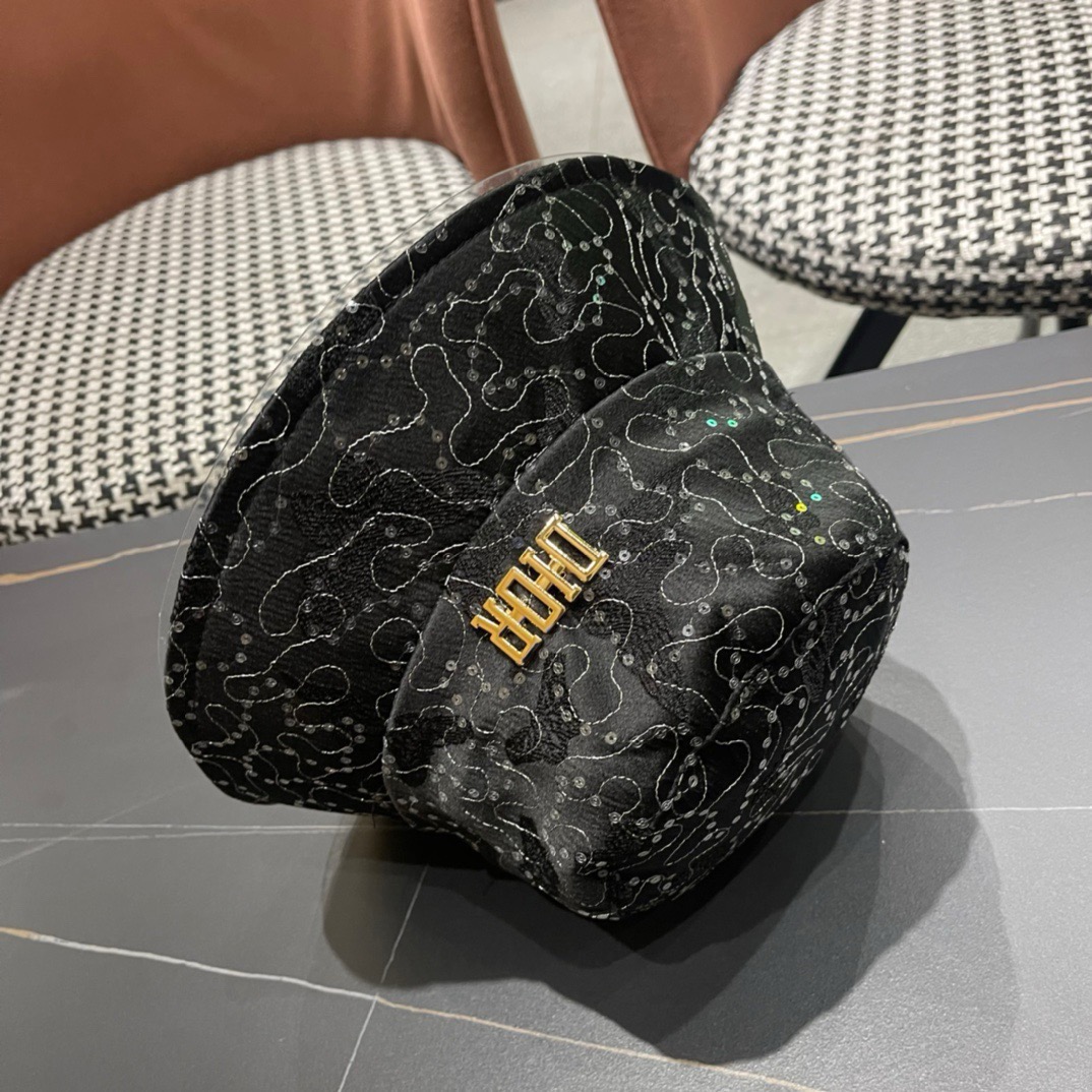 Dior(迪奥)新款渔夫帽， 精致純也格调很有感觉，很酷很时尚，质量超赞 